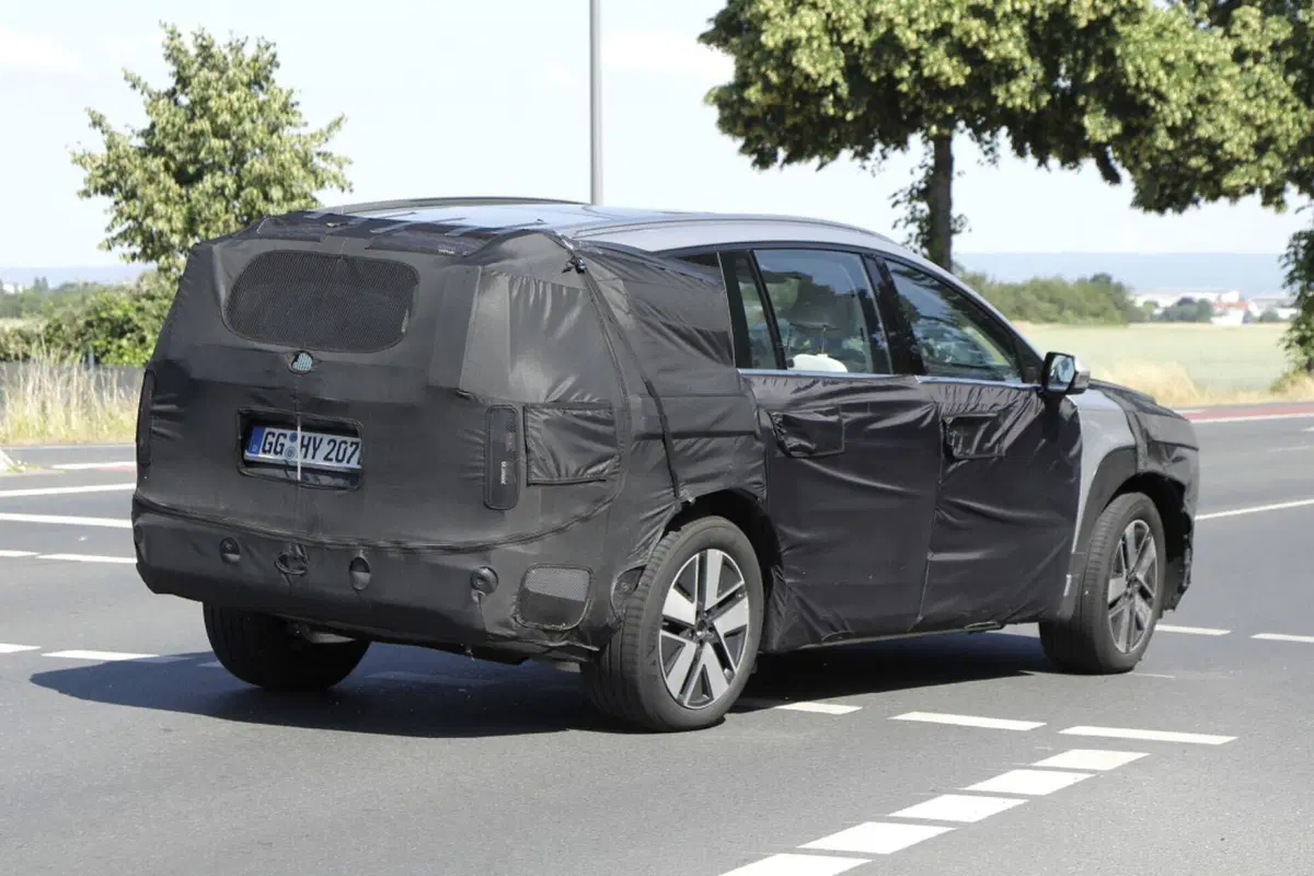Hyundai Ioniq 7, ecco il nuovo Suv elettrico [Foto Spia] (4)
