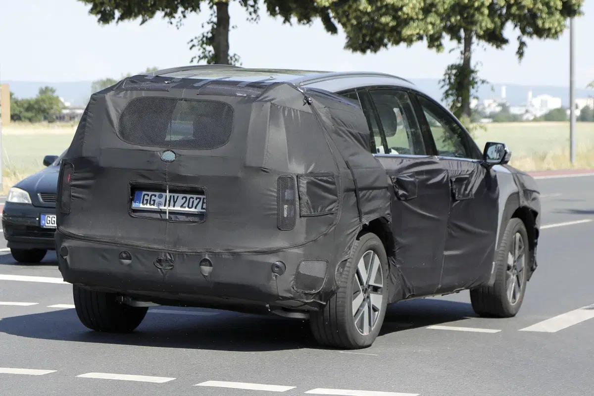 Hyundai Ioniq 7, ecco il nuovo Suv elettrico [Foto Spia] (6)