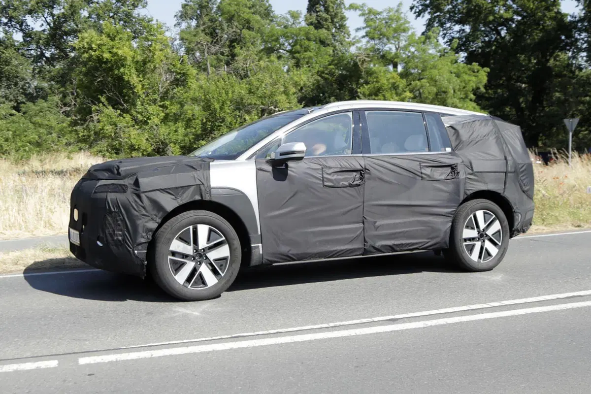 Hyundai Ioniq 7, ecco il nuovo Suv elettrico [Foto Spia] (7)