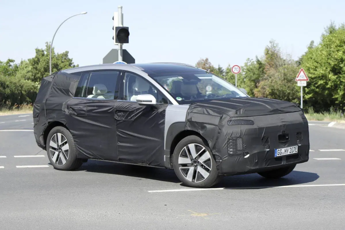 Hyundai Ioniq 7, ecco il nuovo Suv elettrico [Foto Spia] (10)