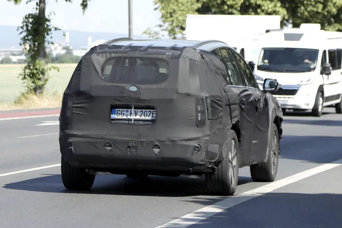 Hyundai Ioniq 7, ecco il nuovo Suv elettrico [Foto Spia] (13)