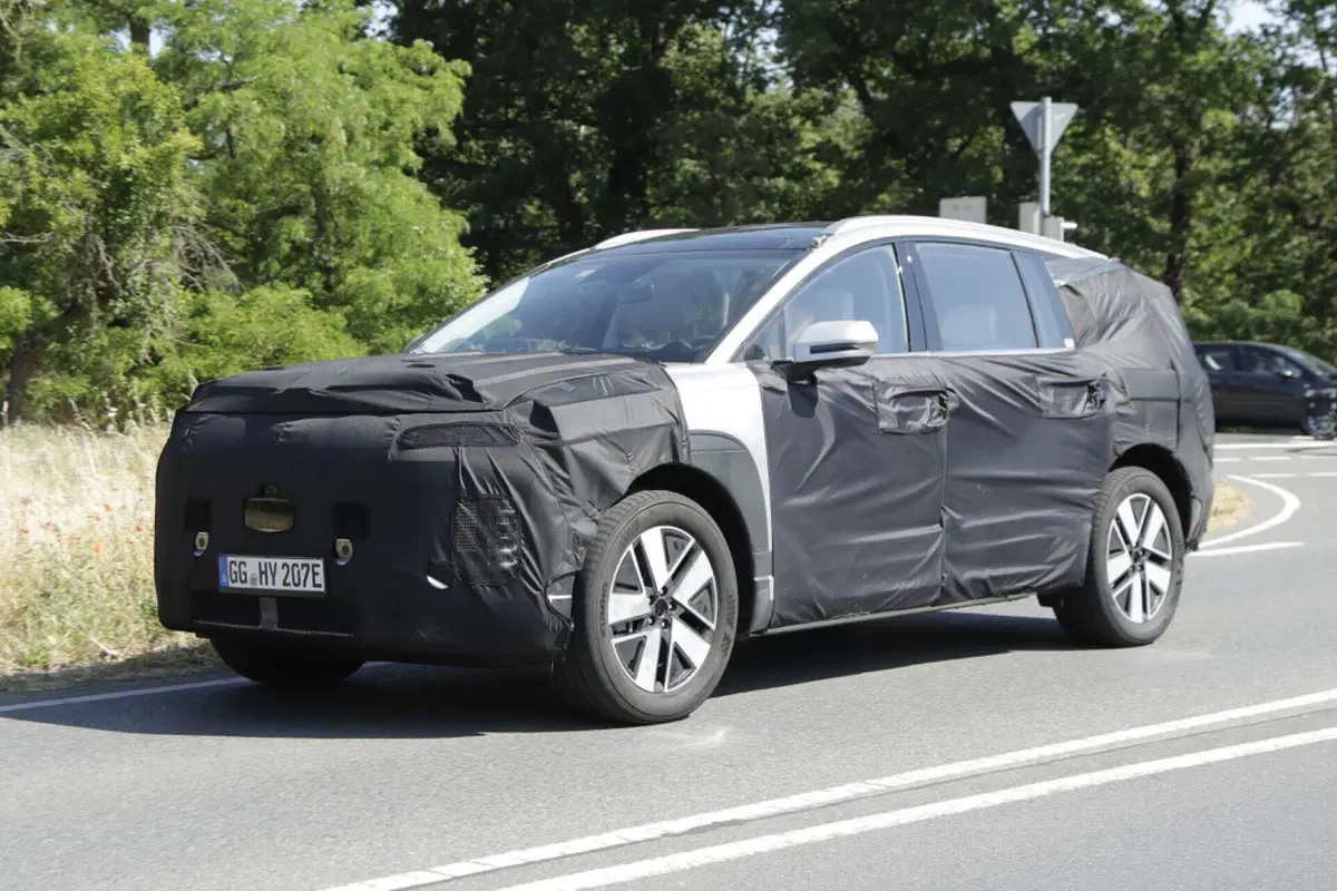 Hyundai Ioniq 7, ecco il nuovo Suv elettrico [Foto Spia] (15)