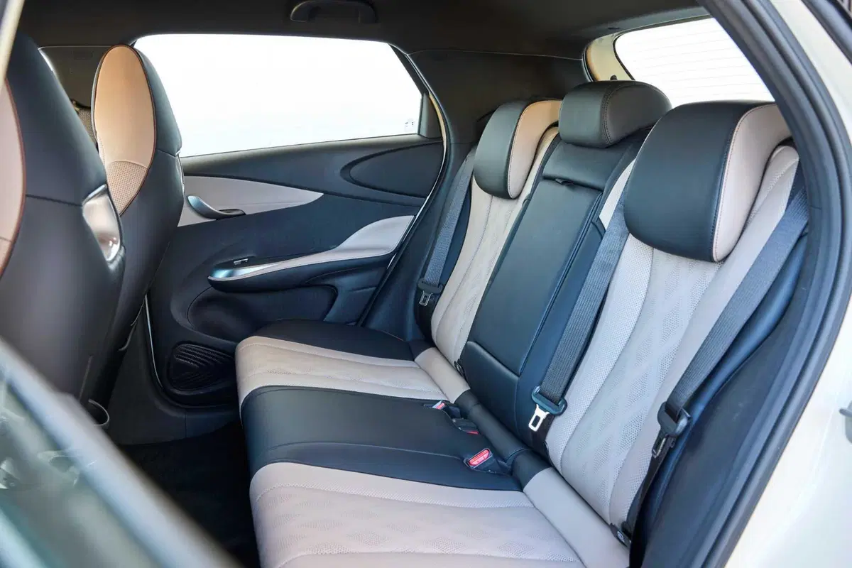 BYD Dolphin: il crossover cinese si presenta sul mercato europeo (15)