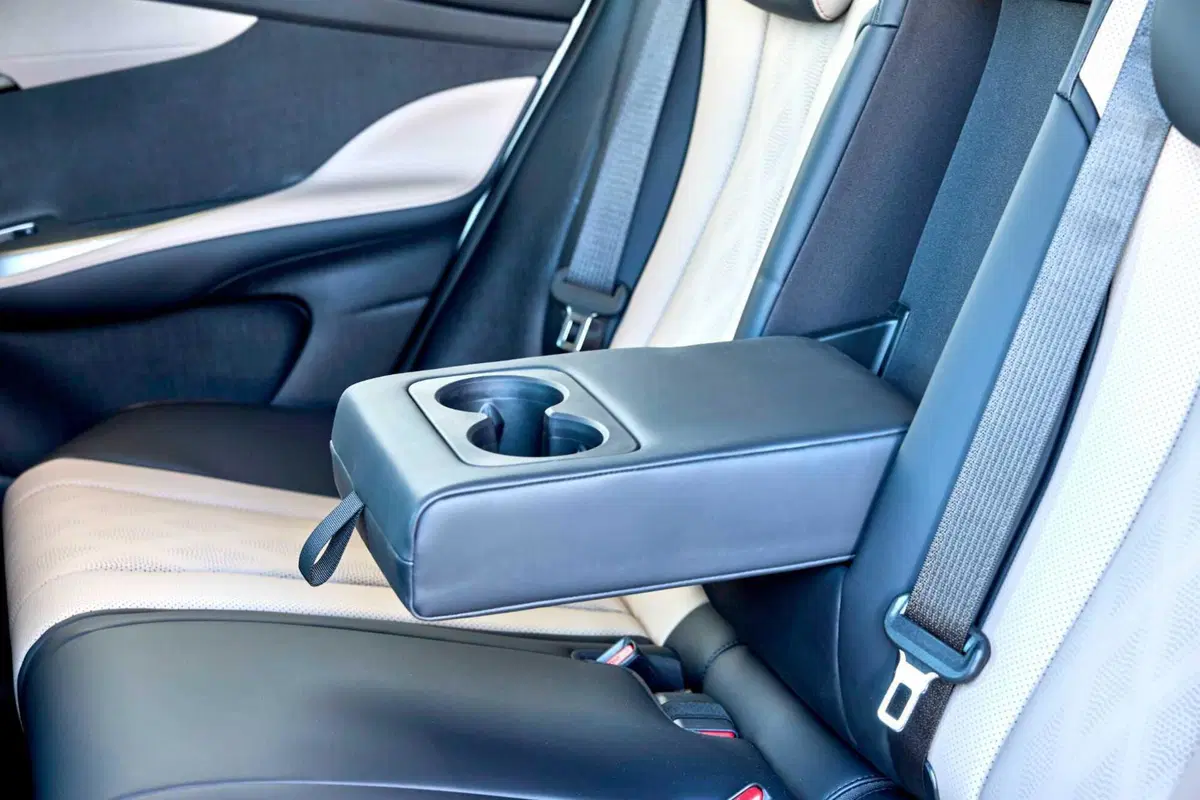 BYD Dolphin: il crossover cinese si presenta sul mercato europeo (16)