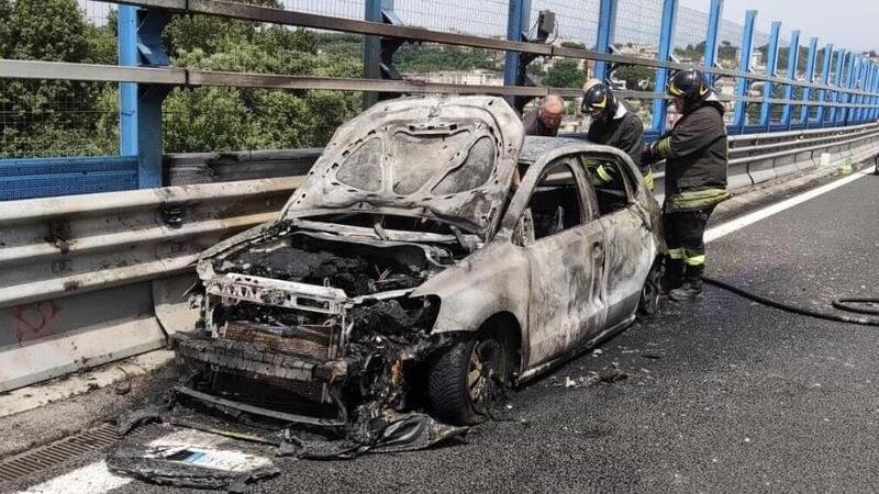 Auto sperimentale del CNR esplode a Napoli: feriti gravi