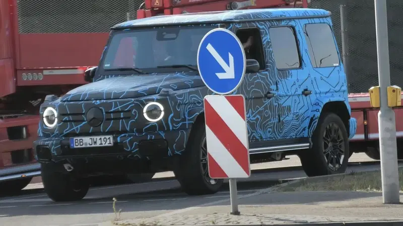 Mercedes EQG: ecco la super off-road elettrica prima del debutto [VIDEO]