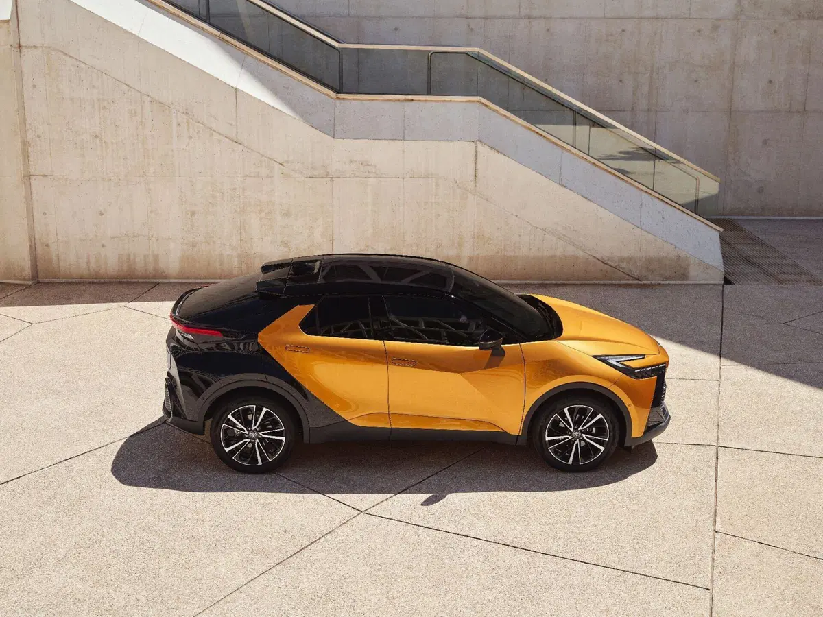 Toyota C-HR 2024 | Ibrida full e plug-in. E design tutto nuovo... [Video] (3)