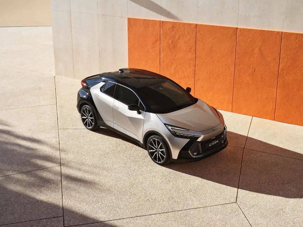Toyota C-HR 2024 | Ibrida full e plug-in. E design tutto nuovo... [Video] (5)