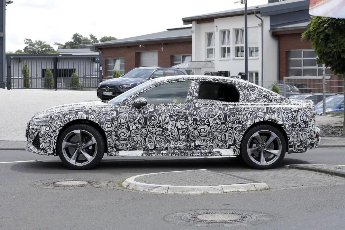 Audi RS7, la nuova generazione è in arrivo [Foto Spia] (11)