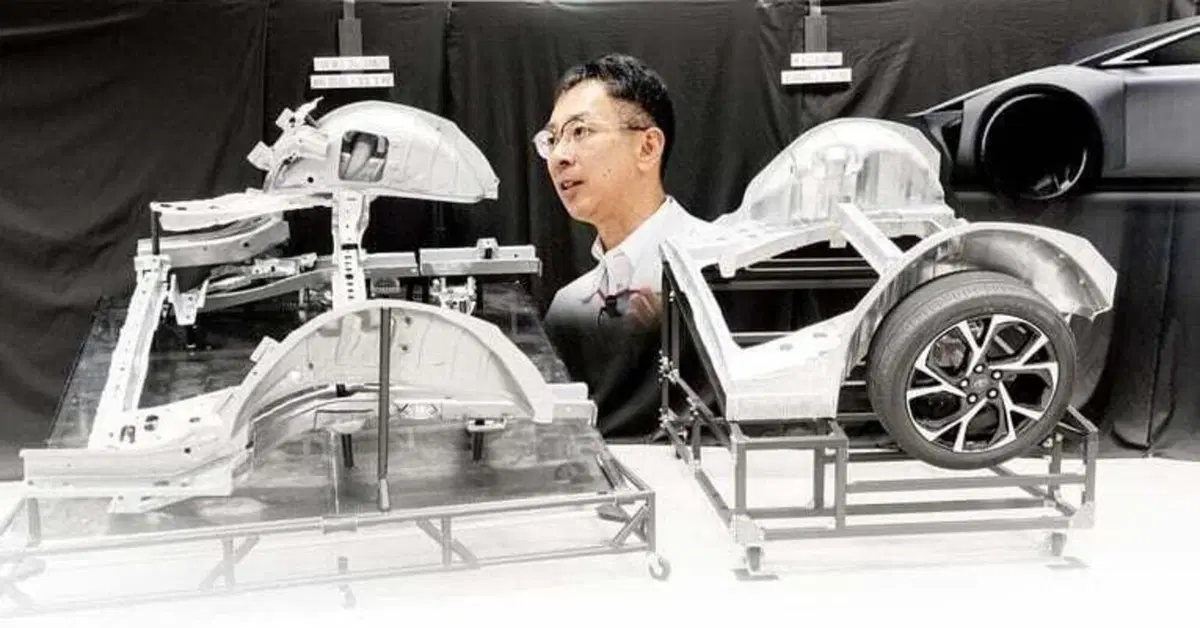 Toyota vs Tesla: chi vincer&agrave; la battaglia per l'elettrico? Facile....