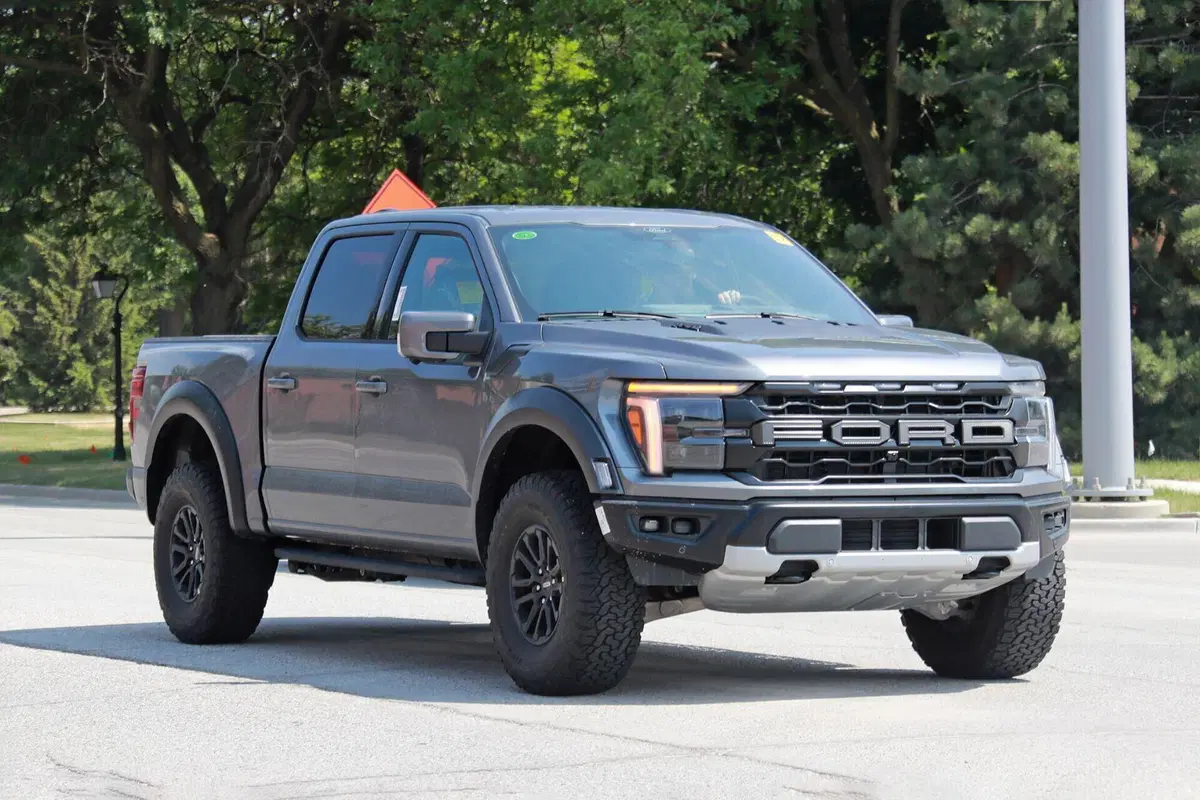 Ford F150 Raptor, il nuovo facelift arriva nel 2024 [Foto Spia] (3)