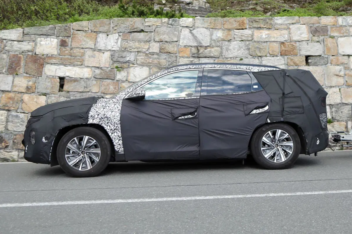 Hyundai Tucson, il nuovo facelift è in arrivo nel 2024 [Foto Spia] (4)