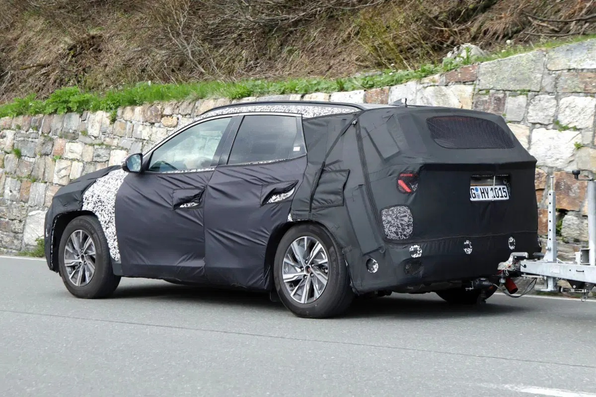 Hyundai Tucson, il nuovo facelift è in arrivo nel 2024 [Foto Spia] (6)