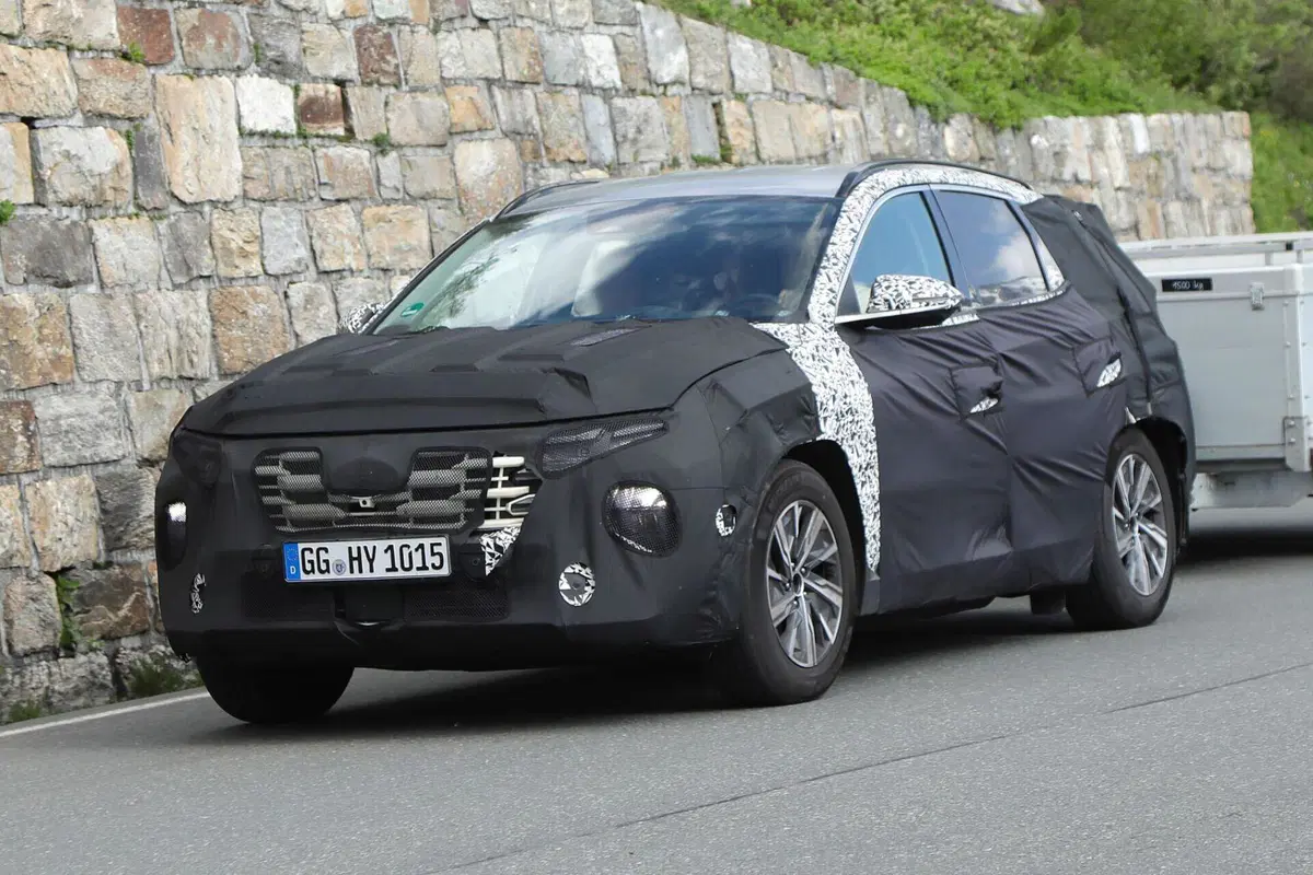 Hyundai Tucson, il nuovo facelift è in arrivo nel 2024 [Foto Spia] (8)