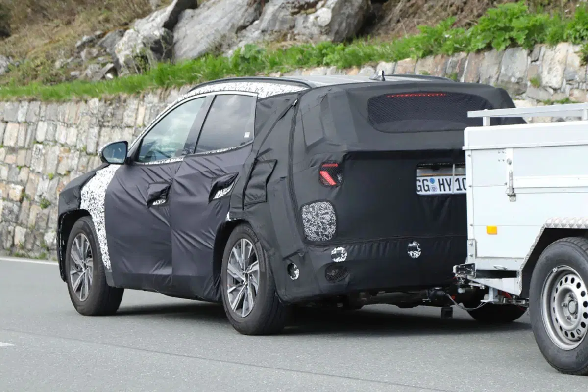 Hyundai Tucson, il nuovo facelift è in arrivo nel 2024 [Foto Spia] (10)