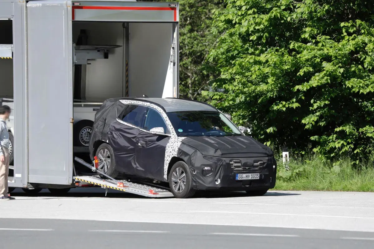 Hyundai Tucson, il nuovo facelift è in arrivo nel 2024 [Foto Spia] (11)