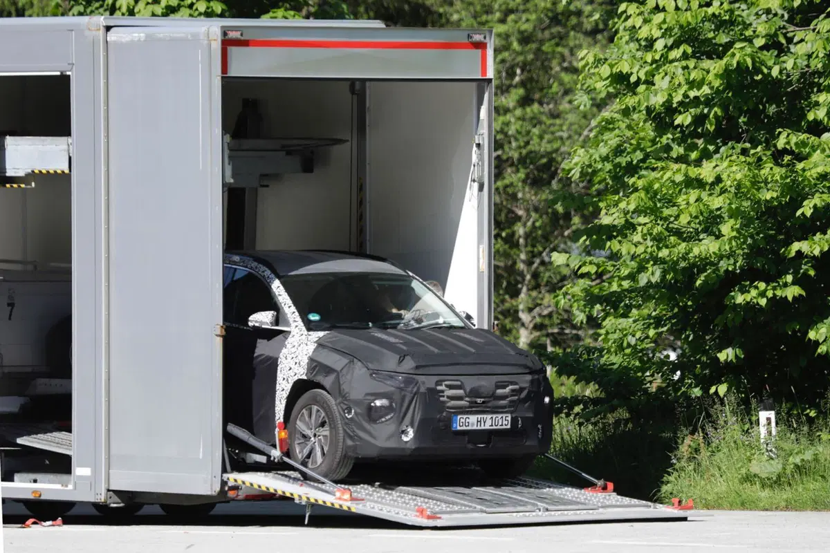 Hyundai Tucson, il nuovo facelift è in arrivo nel 2024 [Foto Spia] (15)
