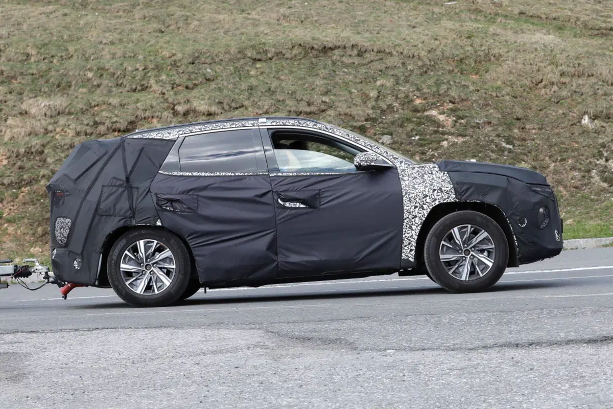 Hyundai Tucson, il nuovo facelift è in arrivo nel 2024 [Foto Spia] (19)