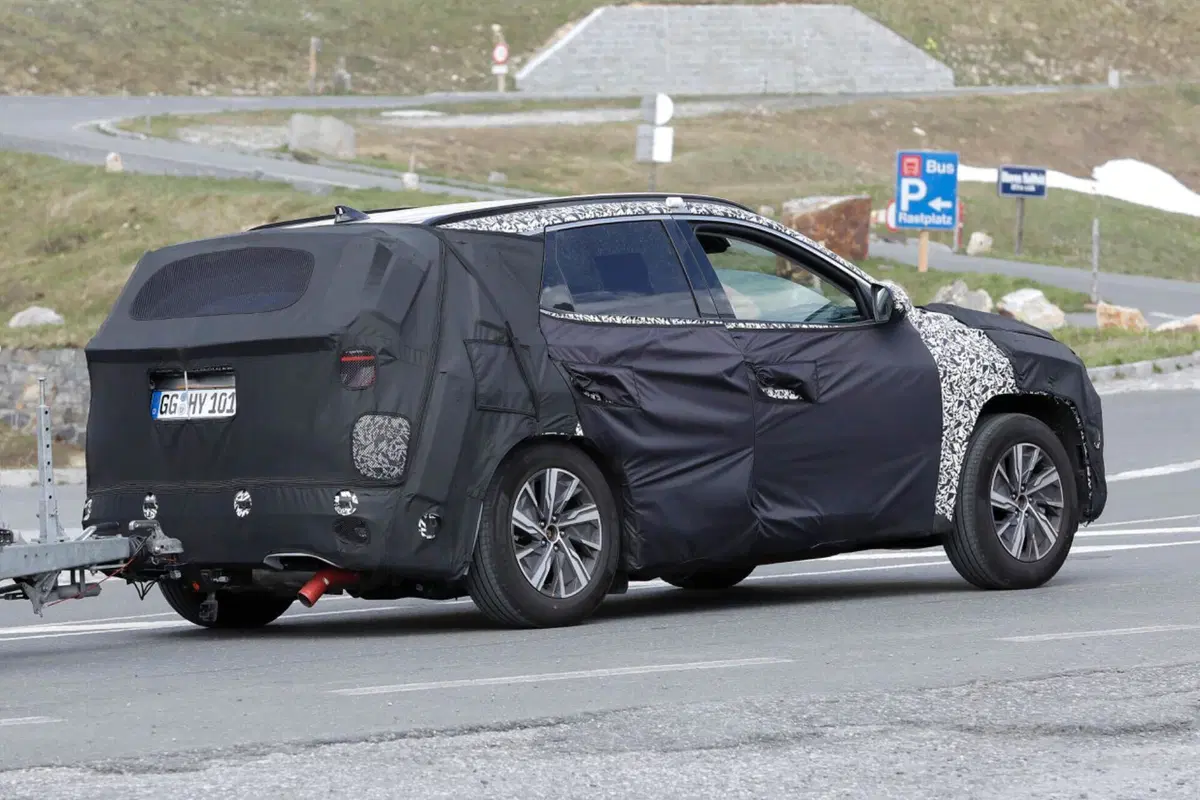 Hyundai Tucson, il nuovo facelift è in arrivo nel 2024 [Foto Spia] (20)