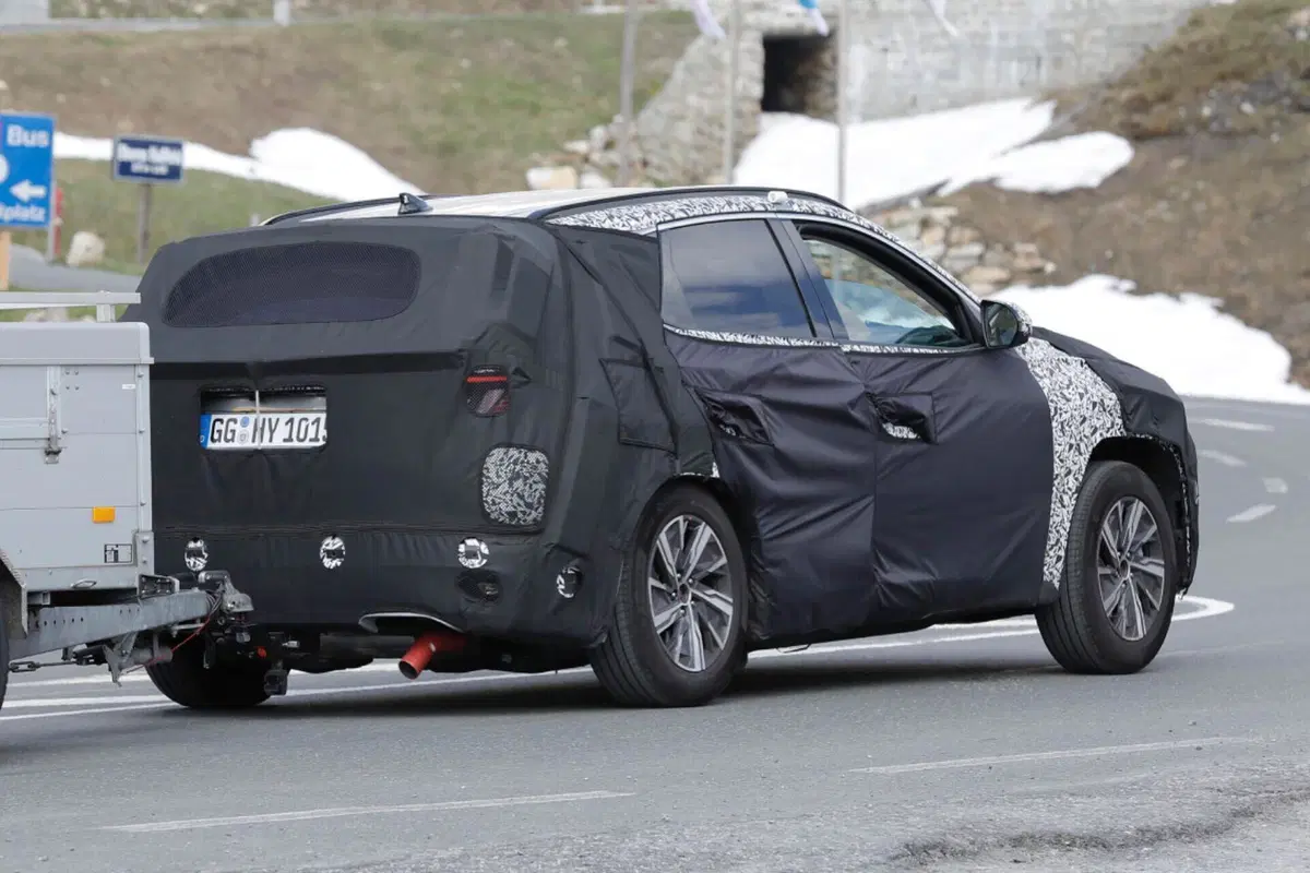 Hyundai Tucson, il nuovo facelift è in arrivo nel 2024 [Foto Spia] (22)