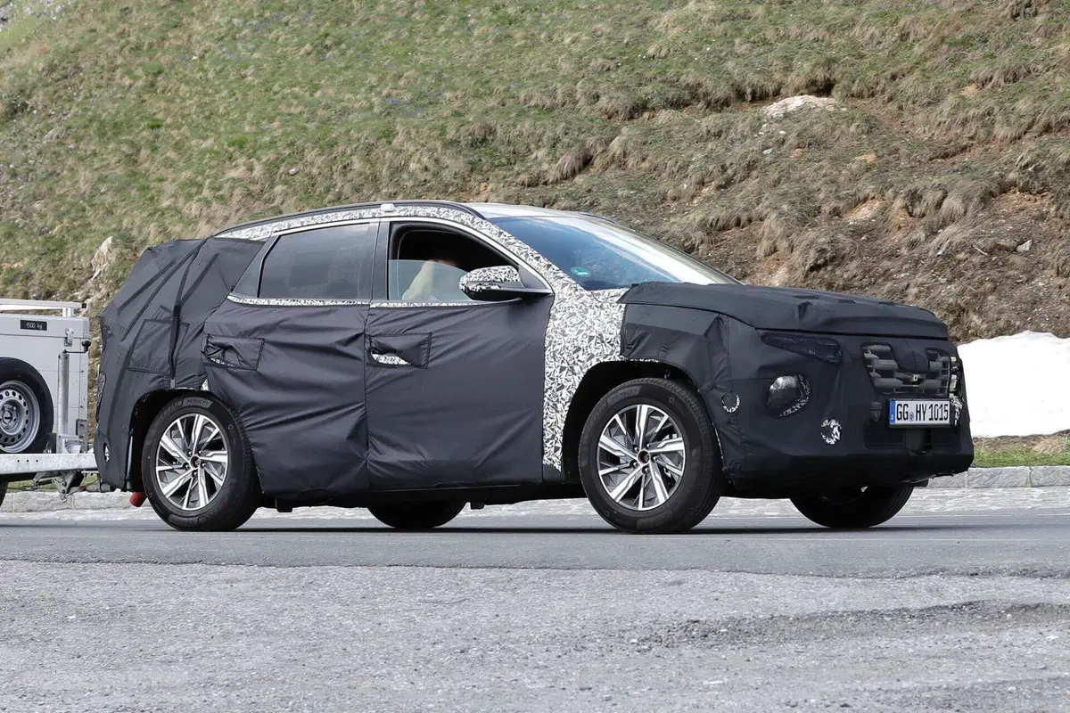 Hyundai Tucson, il nuovo facelift è in arrivo nel 2024 [Foto Spia] (23)
