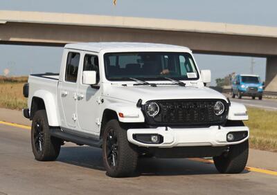 Jeep Gladiator, il nuovo facelift arriva nel 2024 [Foto Spia]