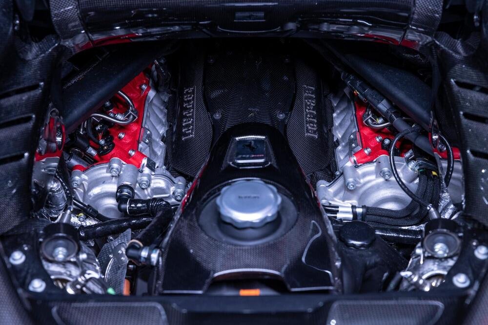 Il motore V8 da 4 litri della Ferrari SF90 XX Stradale