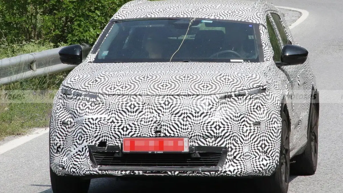 Renault Scenic, avvistata la versione 100% elettrica [Foto Spia] (2)