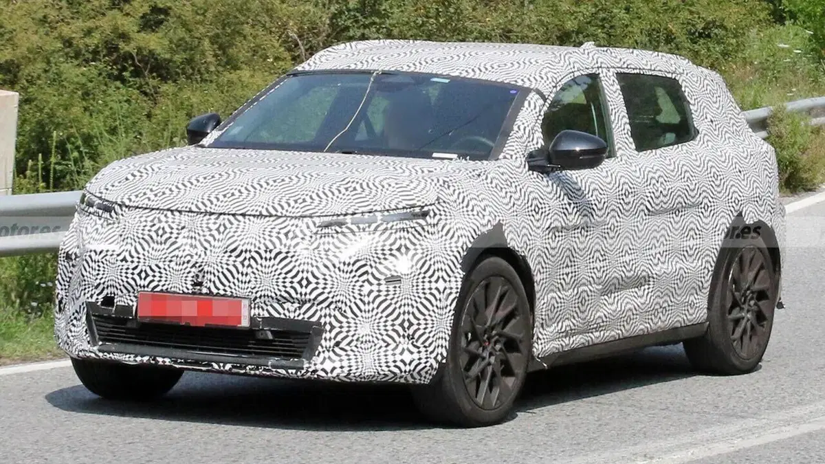 Renault Scenic, avvistata la versione 100% elettrica [Foto Spia] (4)