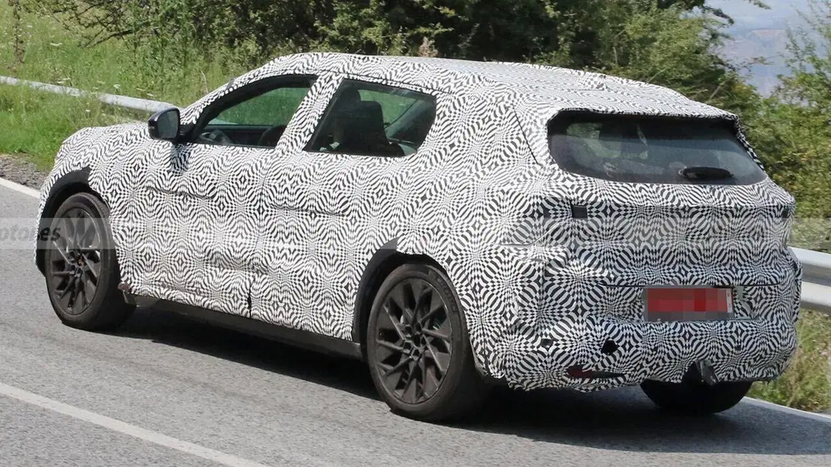 Renault Scenic, avvistata la versione 100% elettrica [Foto Spia] (5)