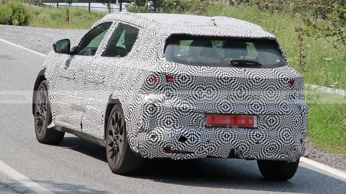 Renault Scenic, avvistata la versione 100% elettrica [Foto Spia] (7)