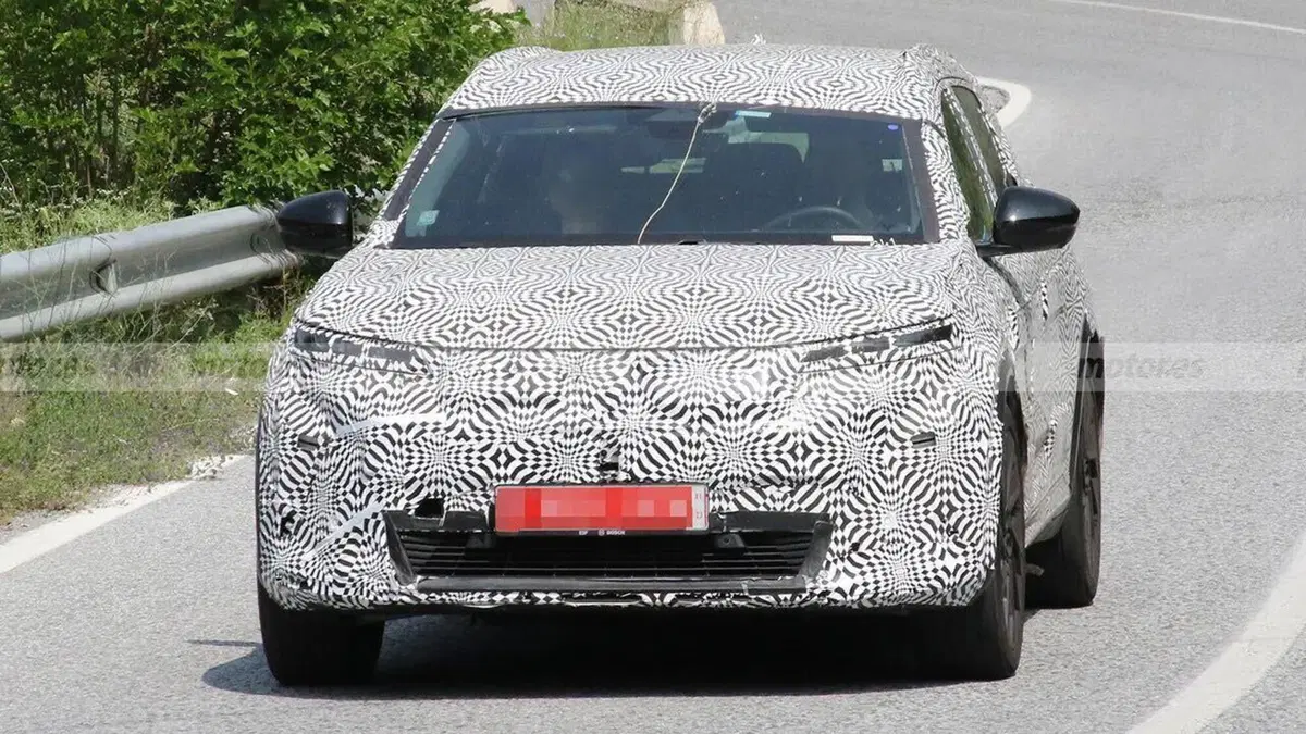 Renault Scenic, avvistata la versione 100% elettrica [Foto Spia] (10)