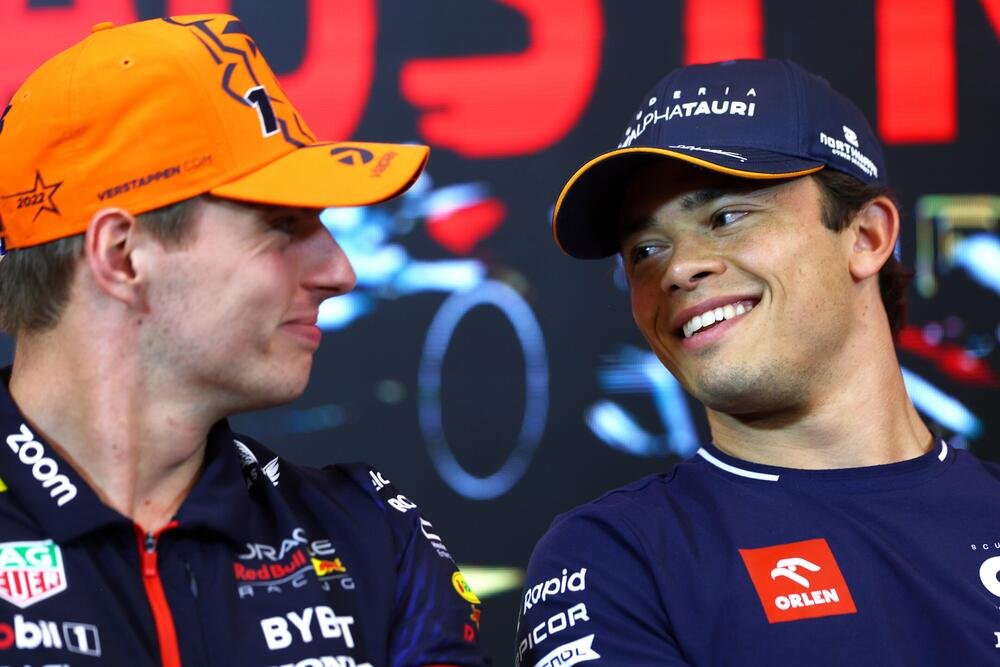 Grande complicit&agrave; tra Verstappen e De Vries nella conferenza stampa al Red Bull Ring