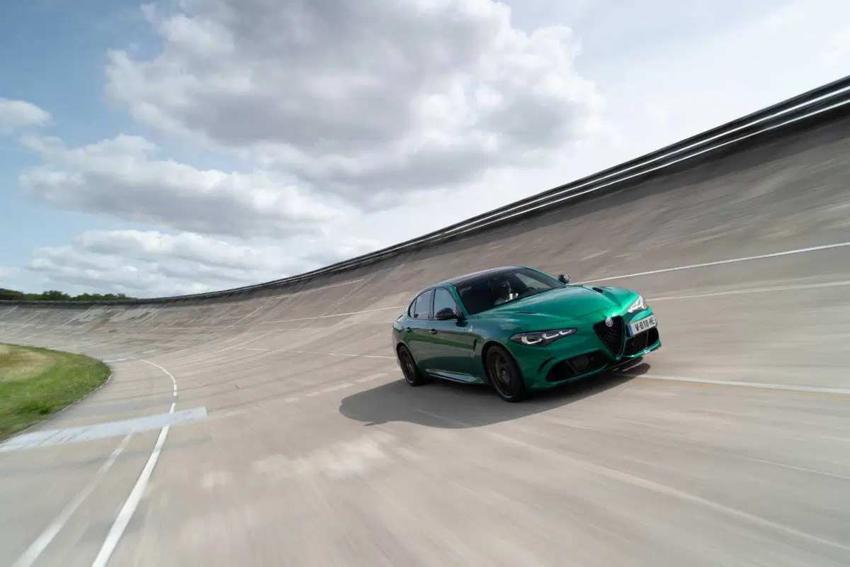 Alfa Romeo Giulia Quadrifoglio: si poteva migliorare? L'hanno fatto davvero!  (2)