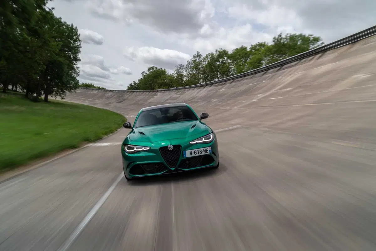 Alfa Romeo Giulia Quadrifoglio: si poteva migliorare? L'hanno fatto davvero! 