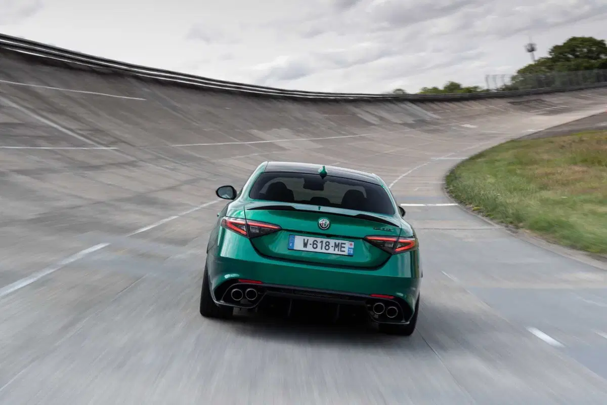 Alfa Romeo Giulia Quadrifoglio: si poteva migliorare? L'hanno fatto davvero!  (3)
