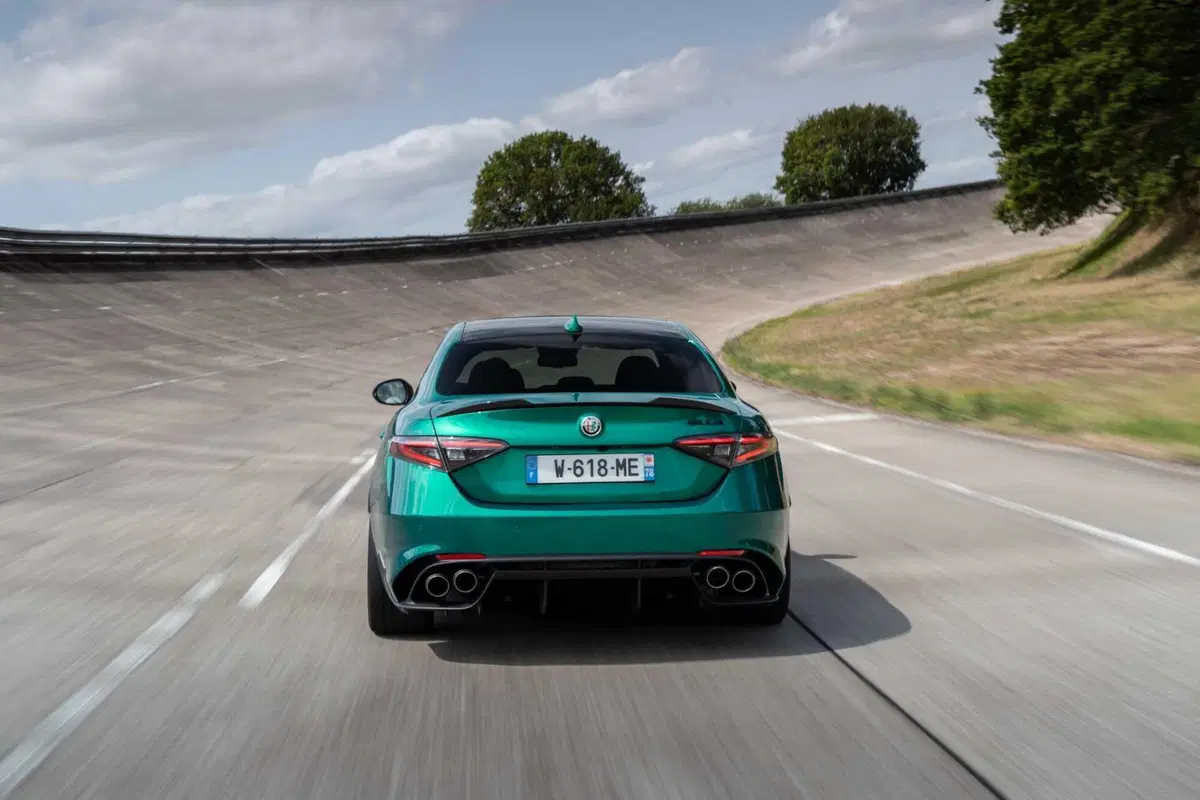Alfa Romeo Giulia Quadrifoglio: si poteva migliorare? L'hanno fatto davvero!  (4)