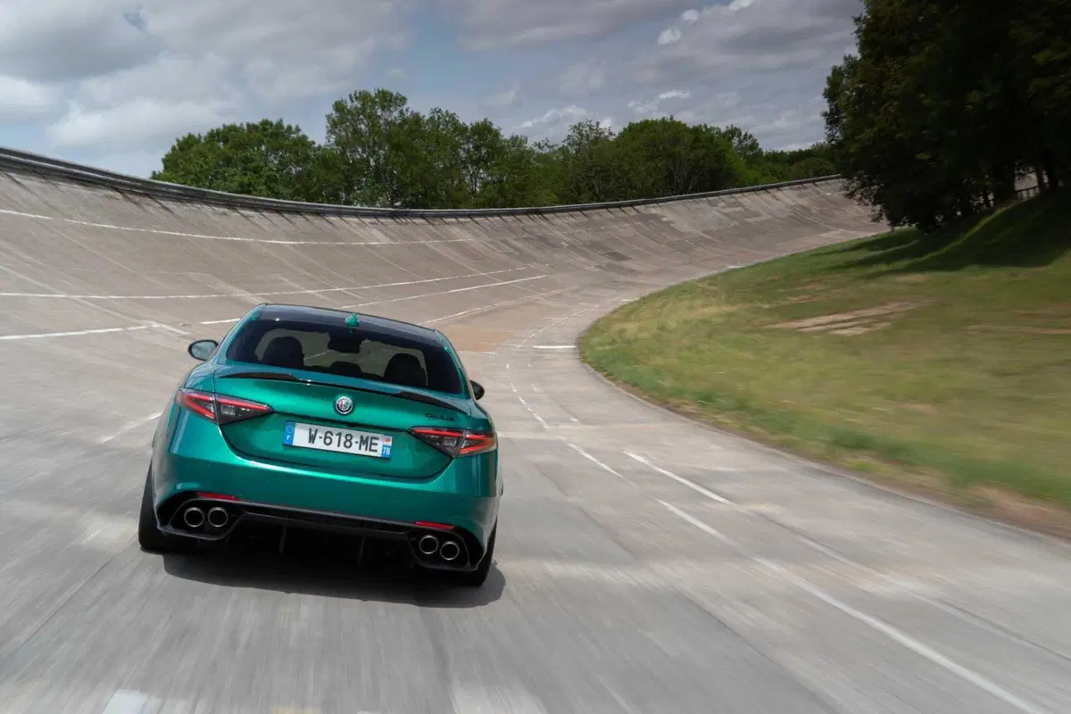 Alfa Romeo Giulia Quadrifoglio: si poteva migliorare? L'hanno fatto davvero!  (5)