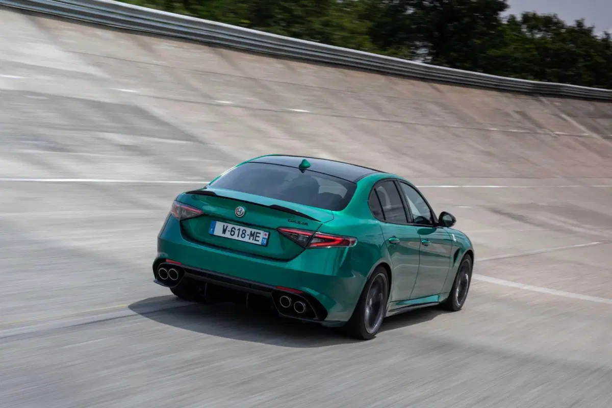 Alfa Romeo Giulia Quadrifoglio: si poteva migliorare? L'hanno fatto davvero!  (7)