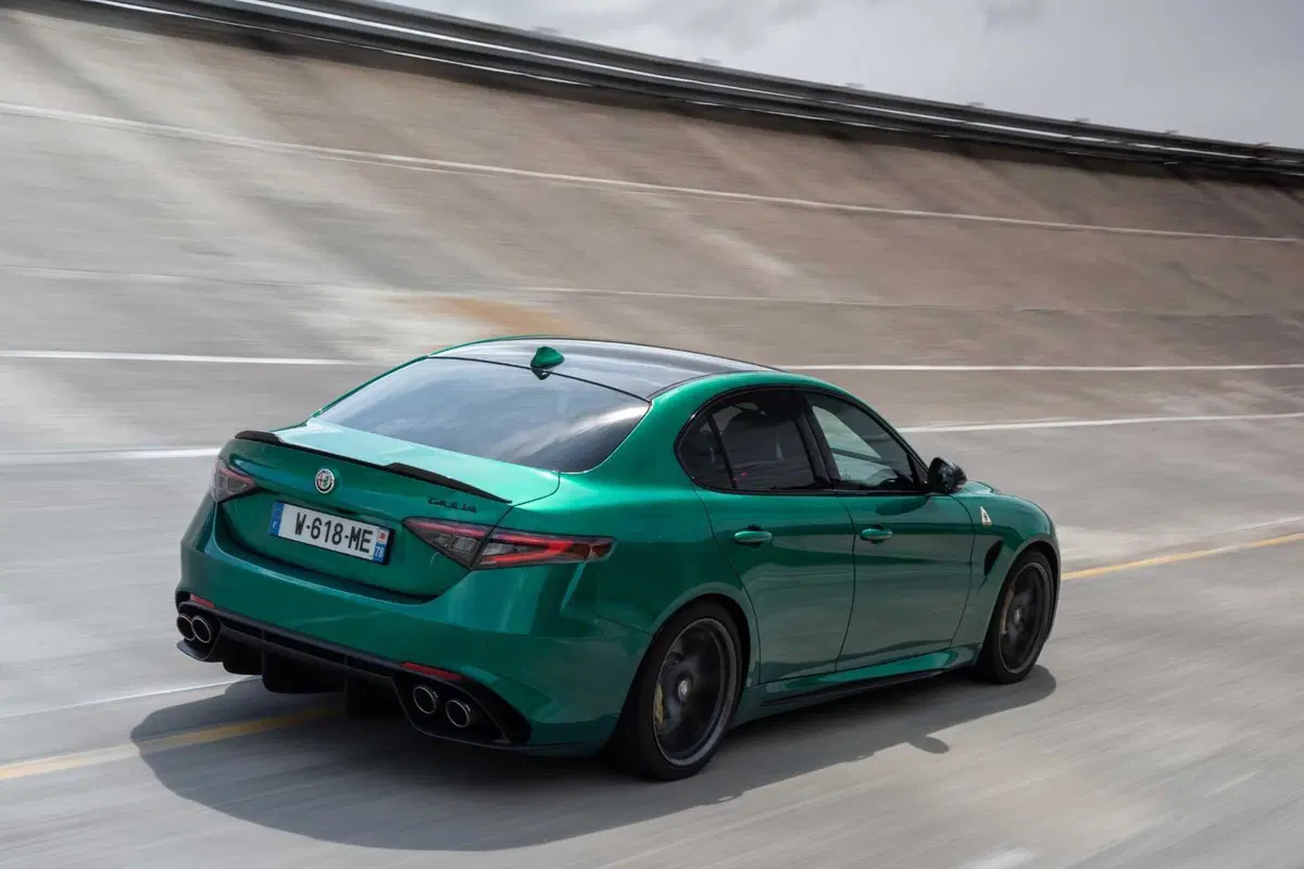 Alfa Romeo Giulia Quadrifoglio: si poteva migliorare? L'hanno fatto davvero!  (9)