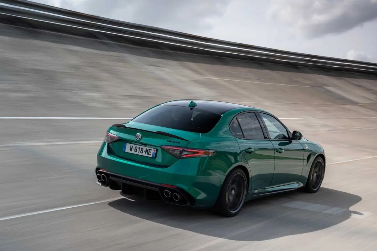 Alfa Romeo Giulia Quadrifoglio: si poteva migliorare? L'hanno fatto davvero!  (8)
