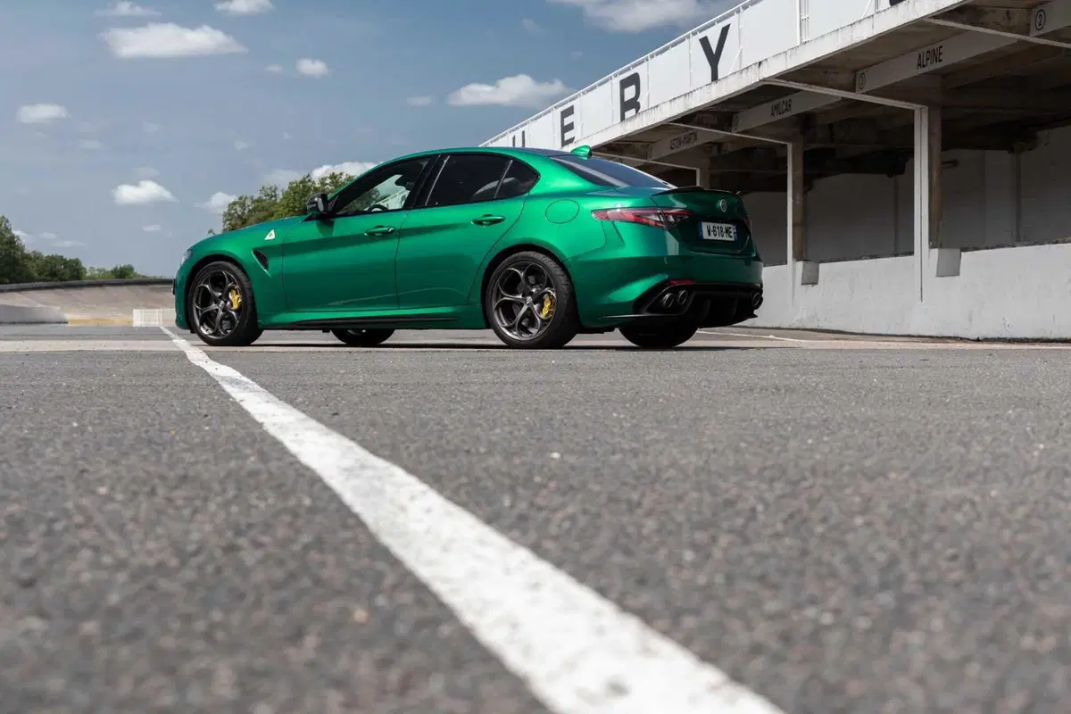 Alfa Romeo Giulia Quadrifoglio: si poteva migliorare? L'hanno fatto davvero!  (12)