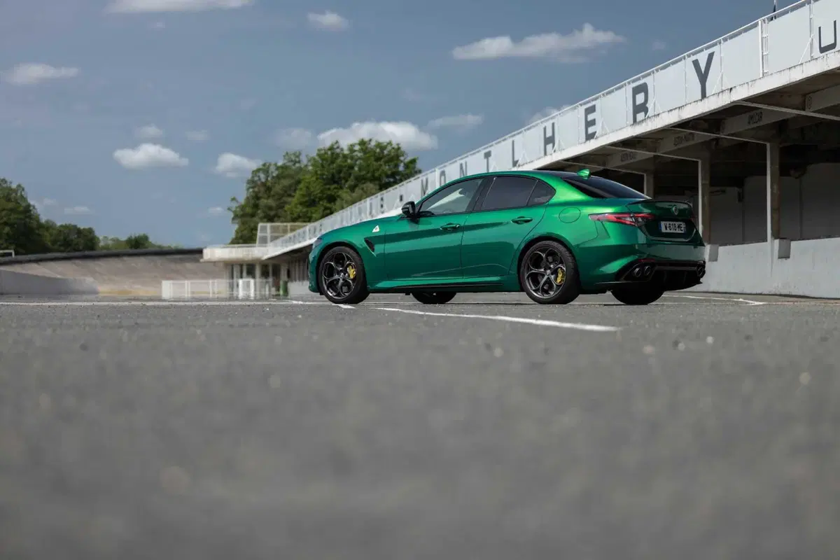 Alfa Romeo Giulia Quadrifoglio: si poteva migliorare? L'hanno fatto davvero!  (14)