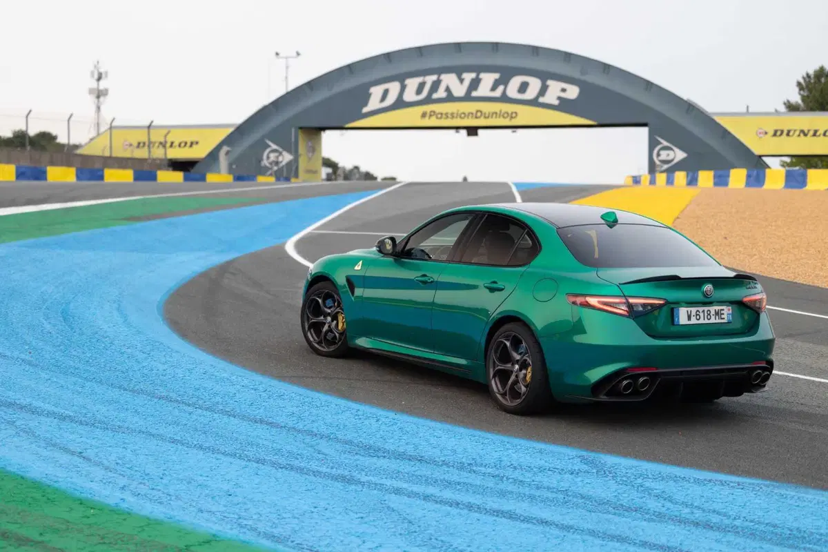 Alfa Romeo Giulia Quadrifoglio: si poteva migliorare? L'hanno fatto davvero!  (17)