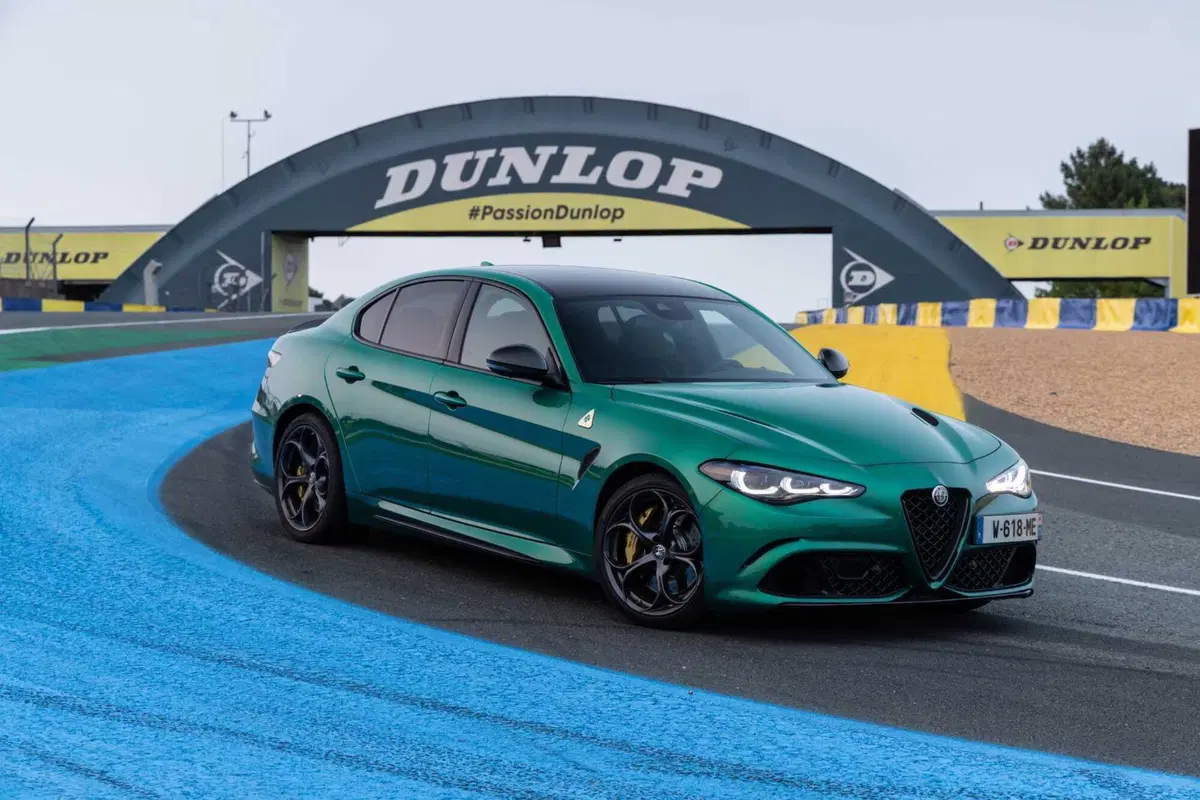 Alfa Romeo Giulia Quadrifoglio: si poteva migliorare? L'hanno fatto davvero!  (18)