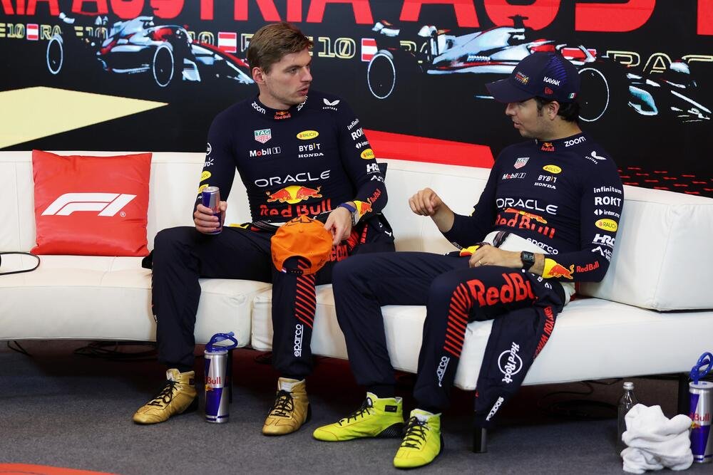 Max Verstappen e Sergio Perez durante la conferenza stampa del GP d&#039;Austria 2023 di F1