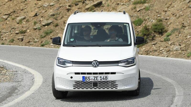 Volkswagen Caddy, in arrivo la versione ibrida Plug-In [Foto Spia]