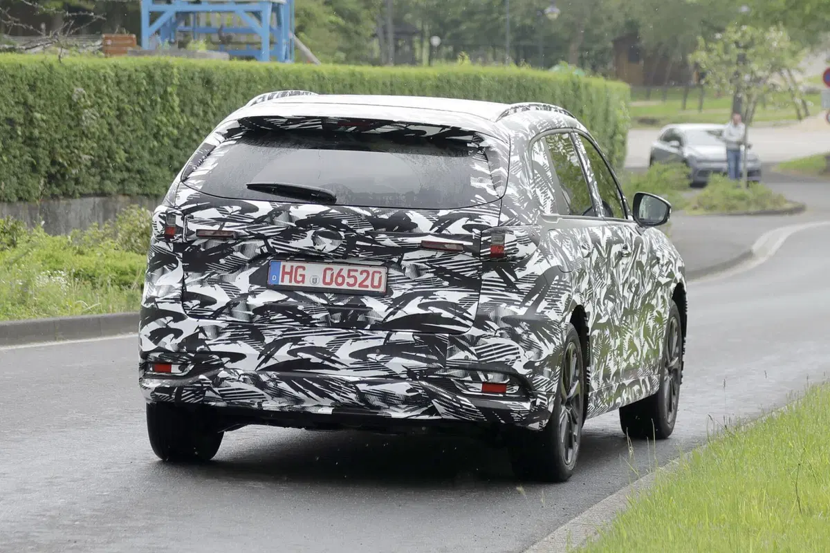 Mazda CX-80: più grande della CX-60, ecco il prototipo [Foto Spia] (2)