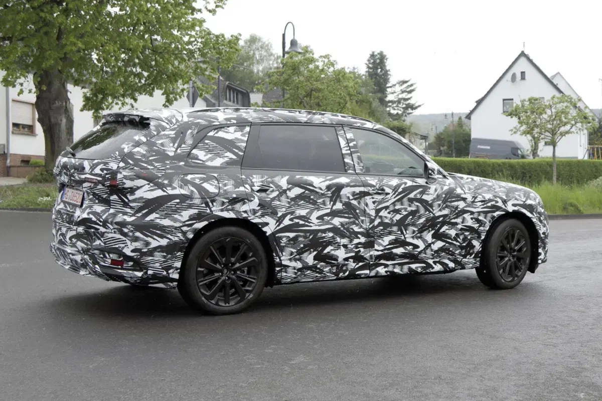 Mazda CX-80: più grande della CX-60, ecco il prototipo [Foto Spia] (6)