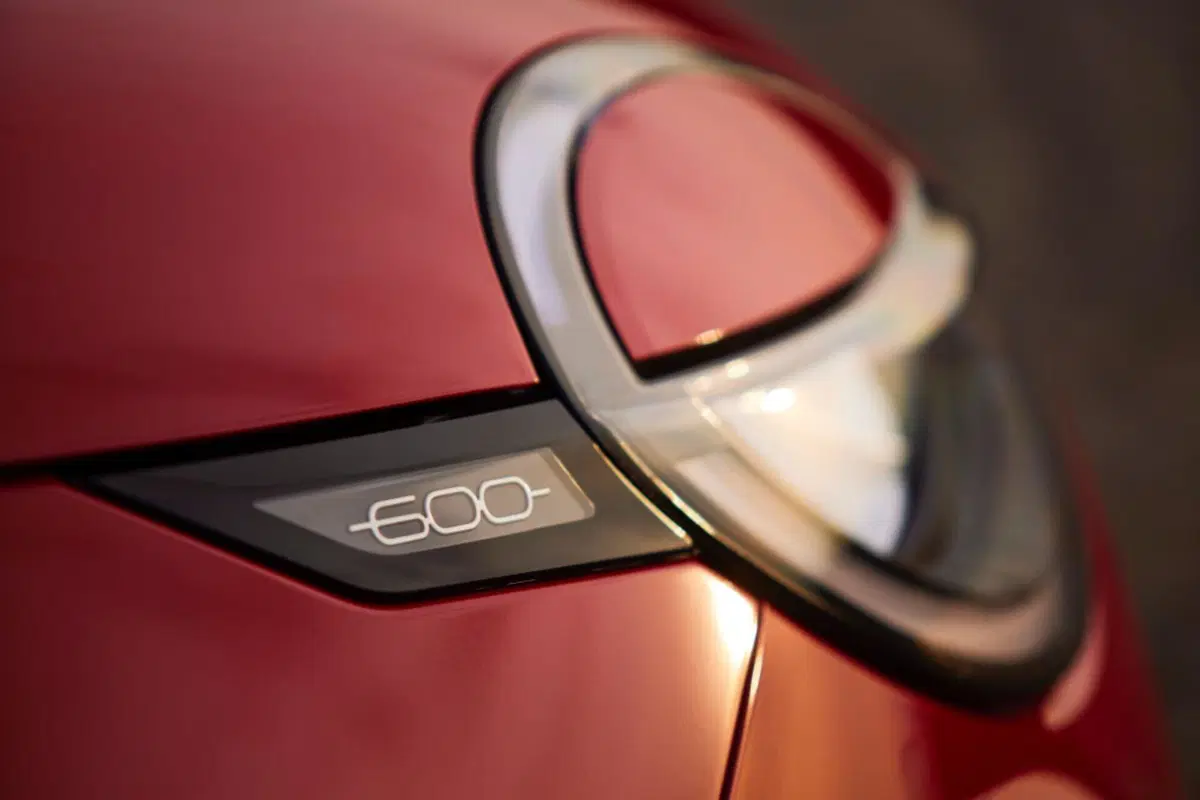 Fiat 600: ora è ufficiale, sarà 100% elettrica e anche ibrida [VIDEO] (10)